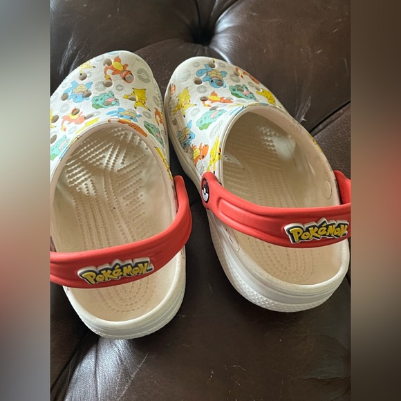 Crocs Kids' Pokémon size 1 Classic Clogs. - Picture 5 of 8